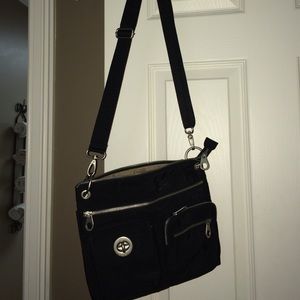 Baggallini black cross body purse