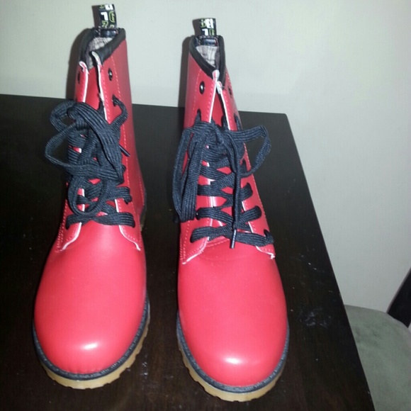 Red high top boots - Picture 2 of 2