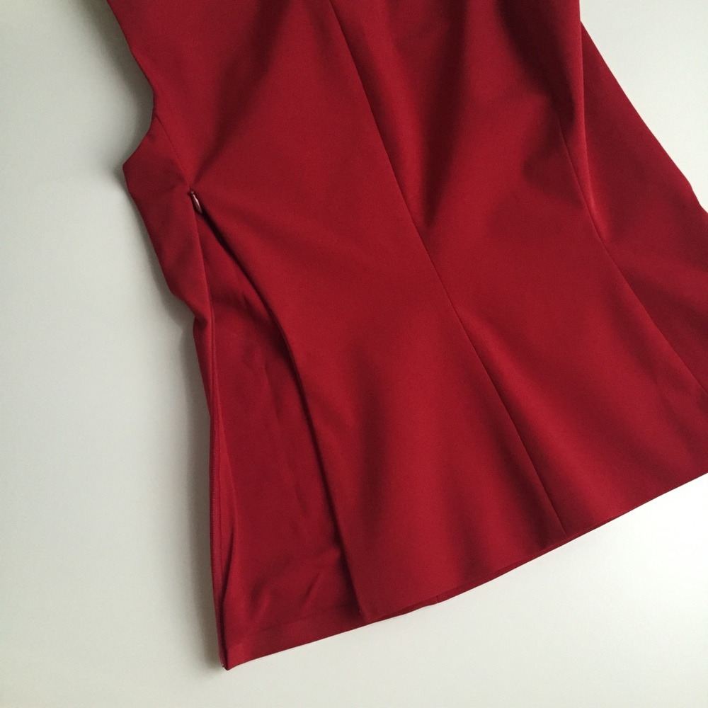 🎉 PRADA Sleeveless Red Knit Top - Picture 6 of 8