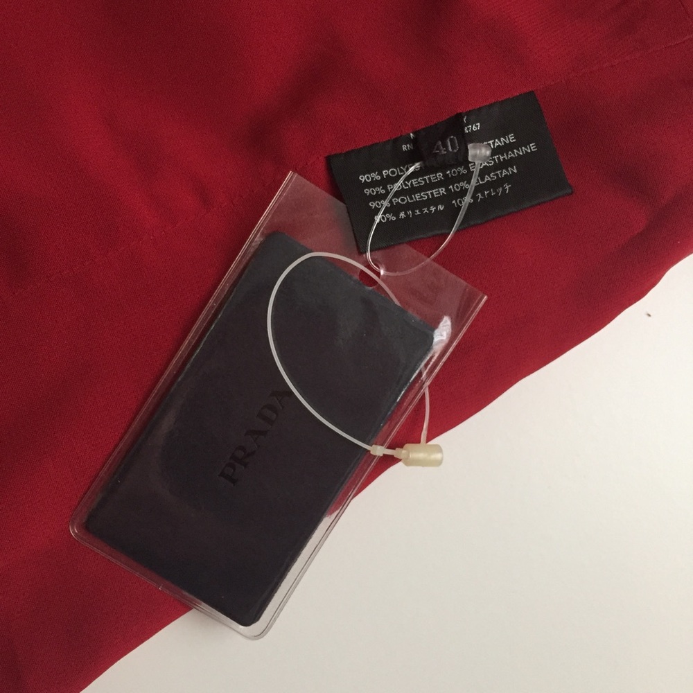 🎉 PRADA Sleeveless Red Knit Top - Picture 7 of 8
