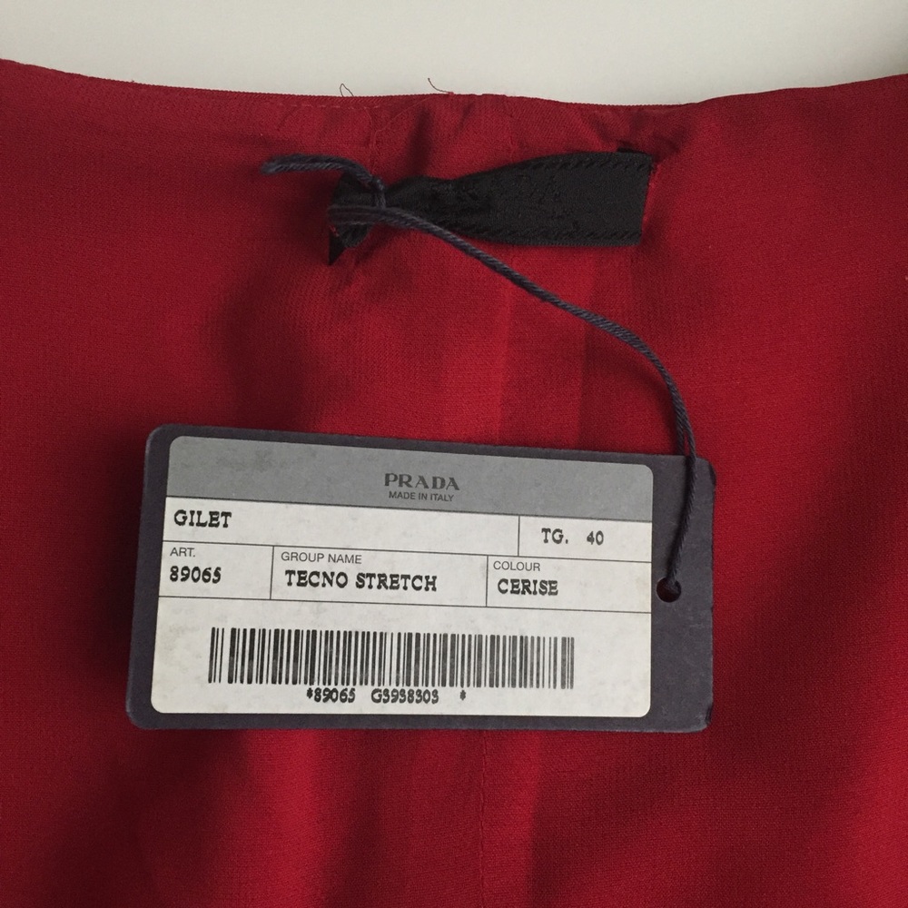 🎉 PRADA Sleeveless Red Knit Top - Picture 8 of 8