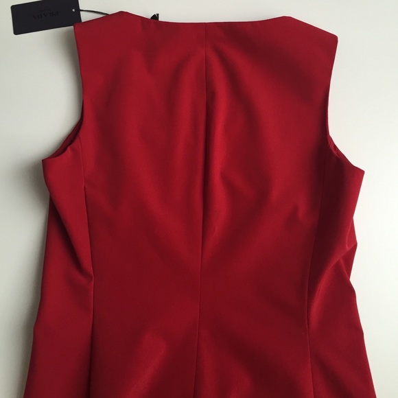 🎉 PRADA Sleeveless Red Knit Top - Picture 4 of 7