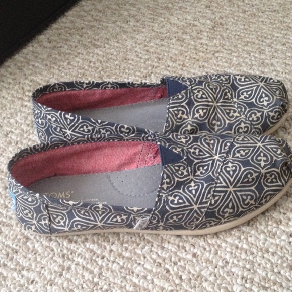 TOMS Shoes - Blue patterned toms