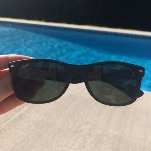 ❌SOLD❌ Matte Black Ray-Ban Wayfarers