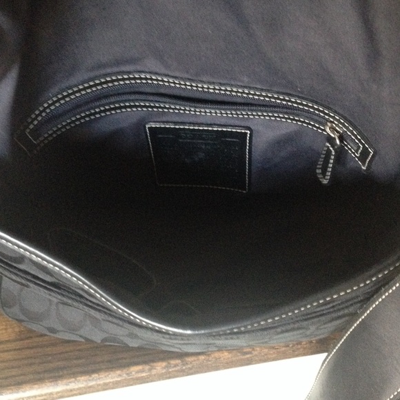 Authentic Black fabric and leather Coach bag - Picture 3 of 4