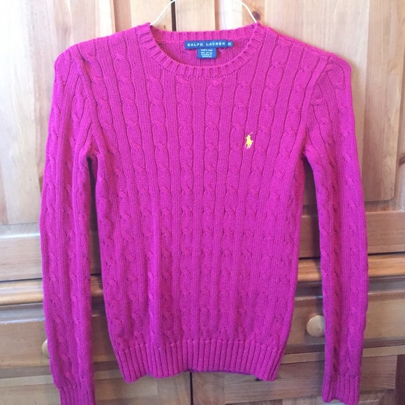 Barely woren dark pink sweater. Super cute!!