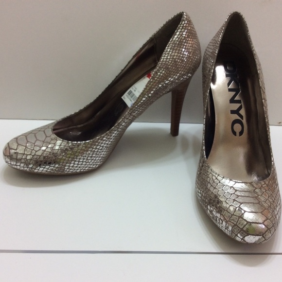 DKNYC MIRRORED SNAKESKIN PUMP - Picture 2 of 4