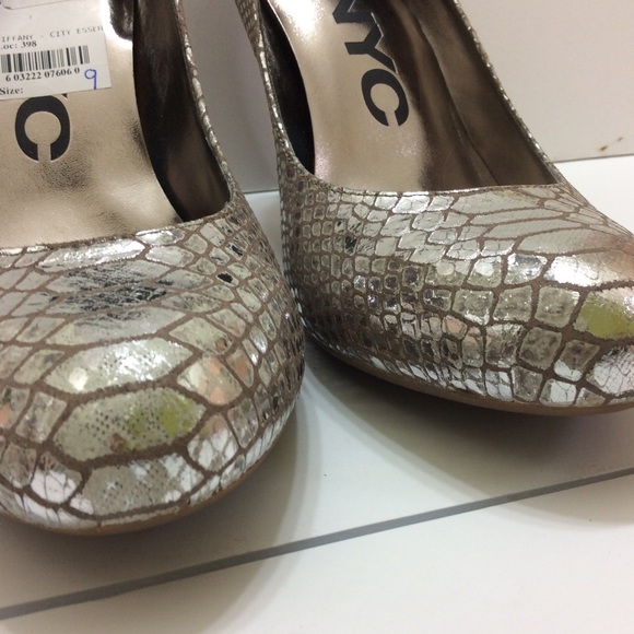 DKNYC MIRRORED SNAKESKIN PUMP - Picture 4 of 4