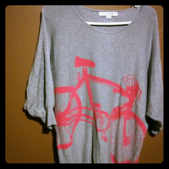 Light weight raglan sleeve sweater