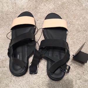 Forever 21 tan and black sandals