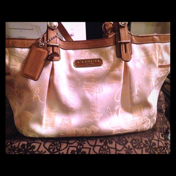 SOLD on Mercarii!!! Authentic Coach Shoulder Purse
