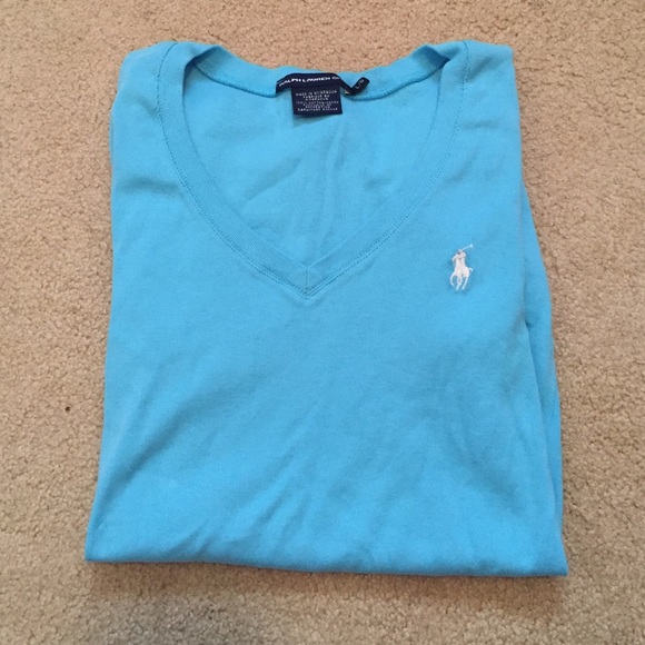 cute light blue shirt!💙