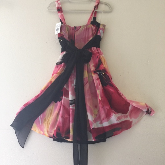 NWT floral dress - Picture 2 of 3