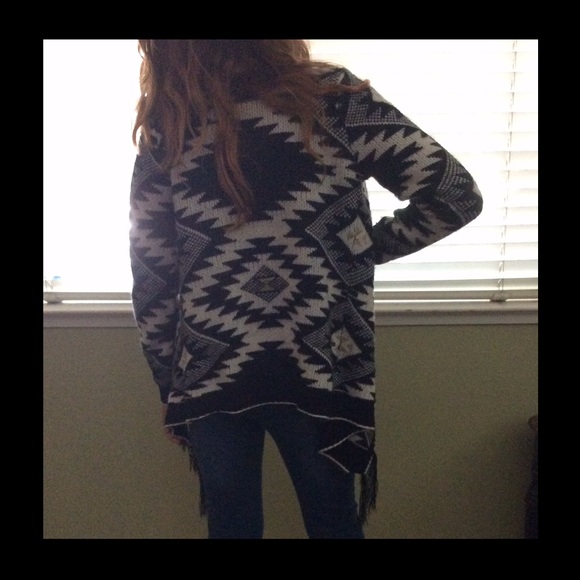 S/M Patterned Cardigan - Picture 2 of 3