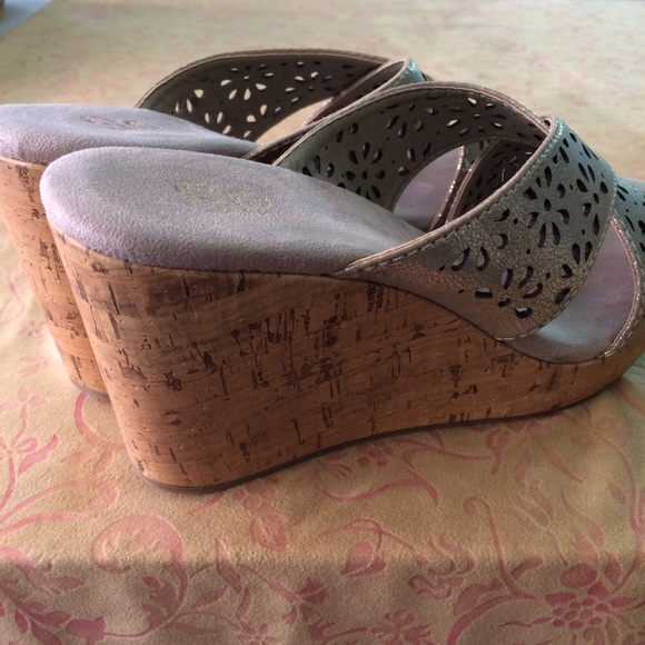 🌟HP🌟Silver Laser-Cut Straps on 4” Cork Platform! - Picture 2 of 4