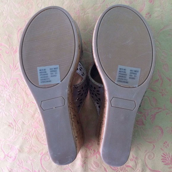 🌟HP🌟Silver Laser-Cut Straps on 4” Cork Platform! - Picture 3 of 4