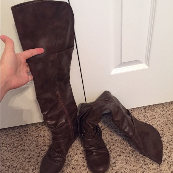 Beautiful brown boots with embellishments - Picture 2 of 4