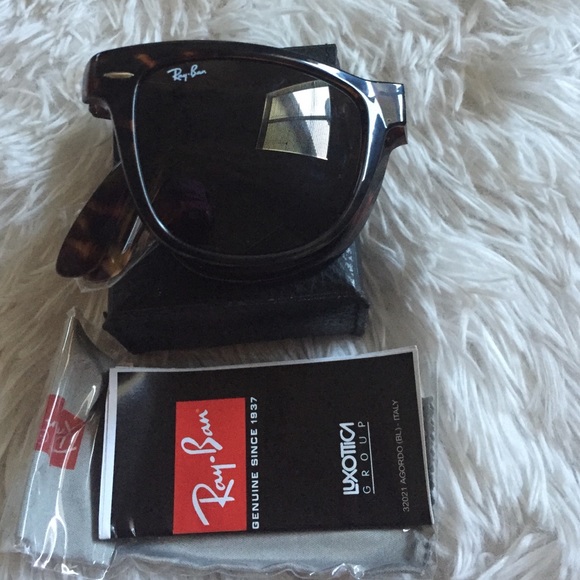 RayBan 4105 Wayfarer Folding Sunglasses - Picture 3 of 4