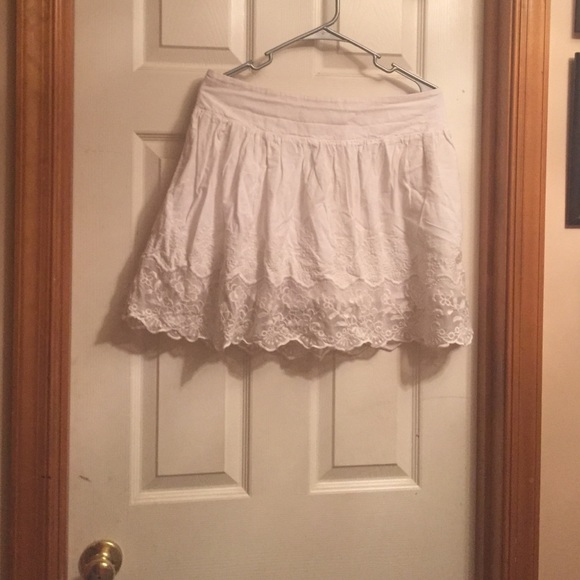 Short white&lace skirt size L Charlotte Russe