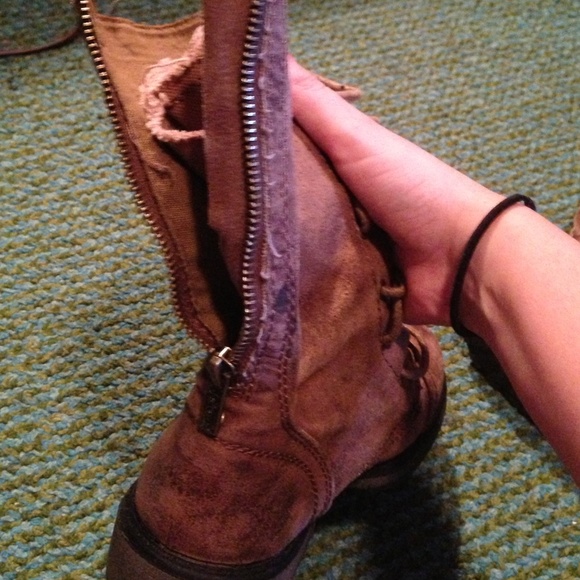 Boots - Picture 2 of 3