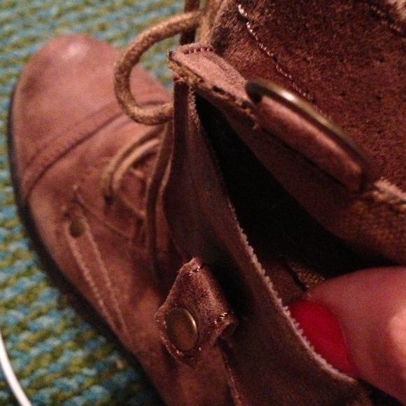 Boots - Picture 3 of 3