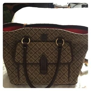 Dooney & Bourke  💯 authentic