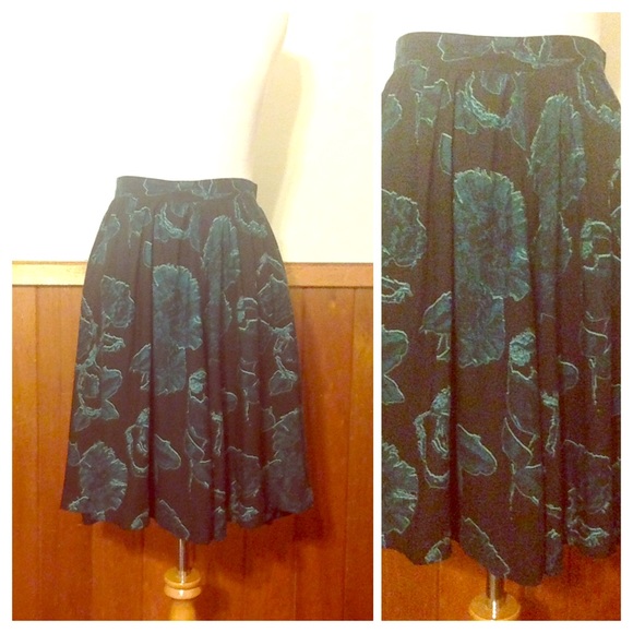 🚫Sold🚫Floral skater skirt