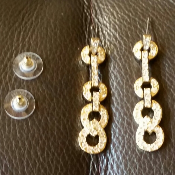 Jewelry - Gold tone elongated earings