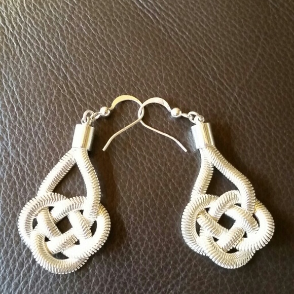 Lovisa celtic knot silver tone earings - Picture 1 of 1