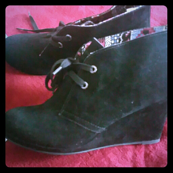 Black Shoes/stylish short boots  New no box - Picture 1 of 4