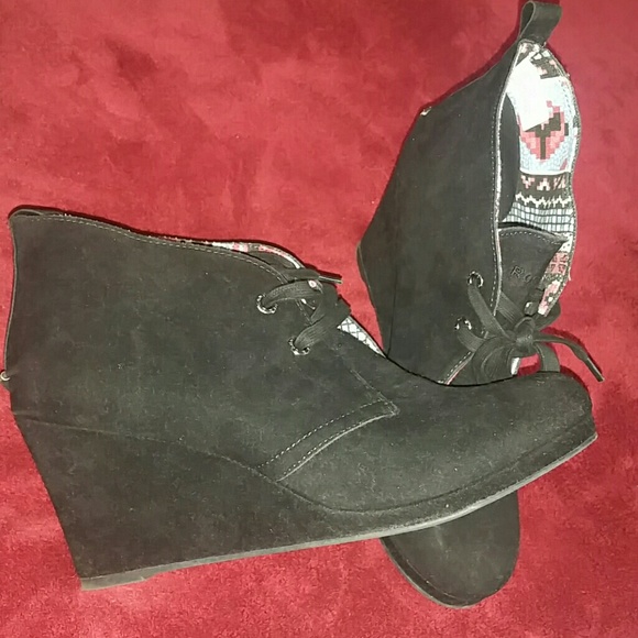 Black Shoes/stylish short boots  New no box - Picture 4 of 4