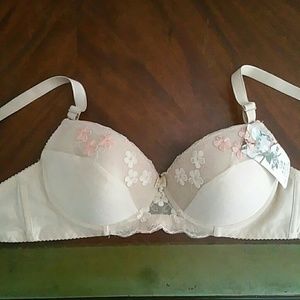 Lingerie New! nude or light color bra 34A wireless