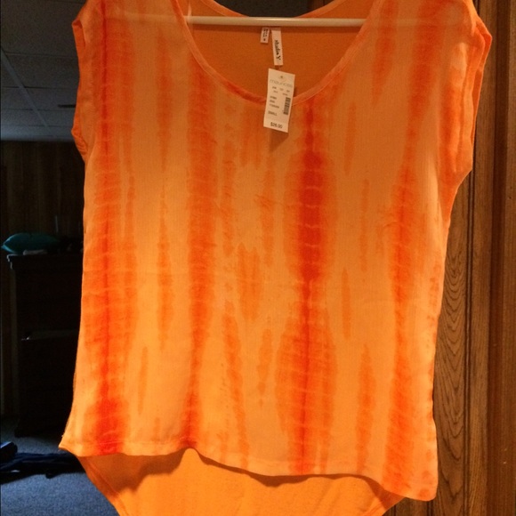 Cute Maurice's top.