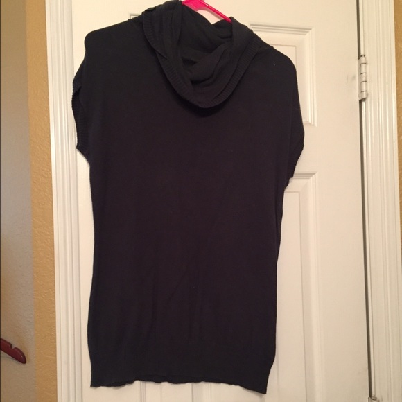 Green short sleeve sweater