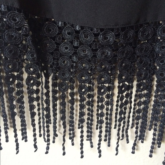 ✨HP✨ Black Crochet Trim Top - Picture 3 of 3