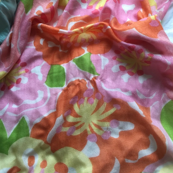 💕🌻Lilly Pulitzer scarf - Picture 2 of 4