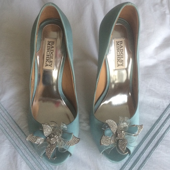 🎉HP 7/31🎉Badgley Mischka blue heels with flower - Picture 2 of 4