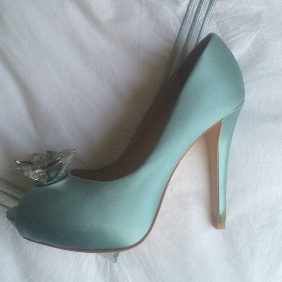 🎉HP 7/31🎉Badgley Mischka blue heels with flower - Picture 3 of 4
