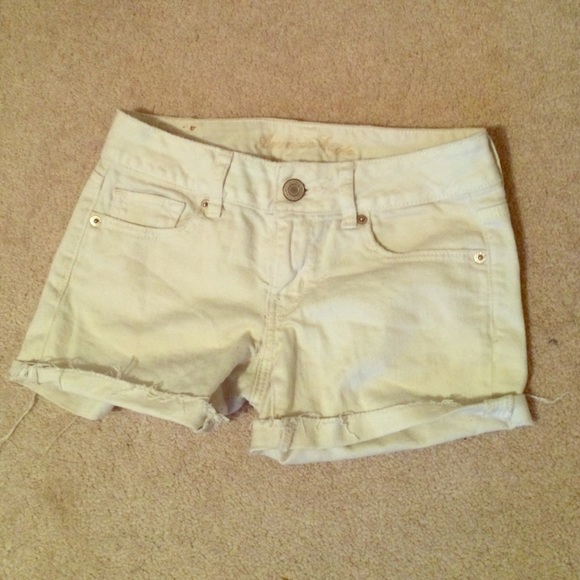 American Eagle Outfitters Size 0 Midi White Shorts