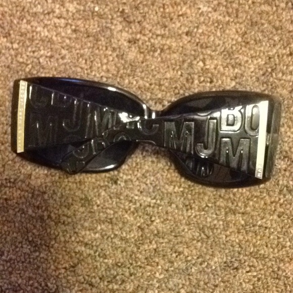 Black sunglasses main image 4