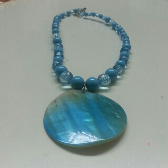 Shell necklaces - Picture 2 of 3