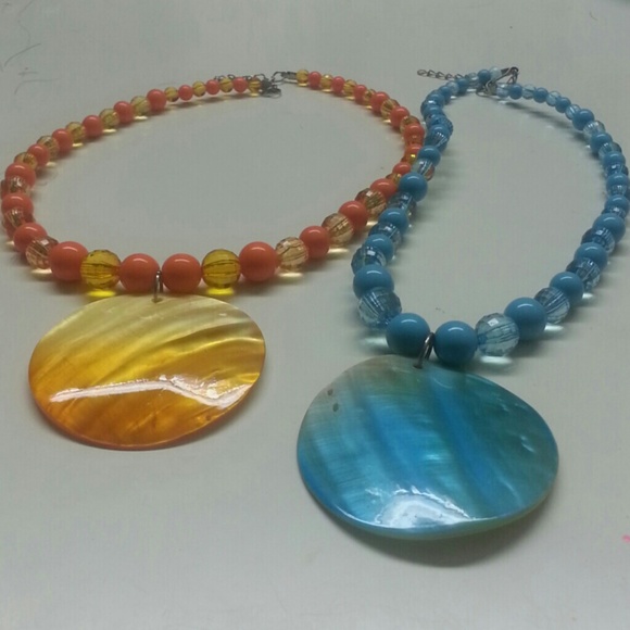 Shell necklaces - Picture 3 of 3