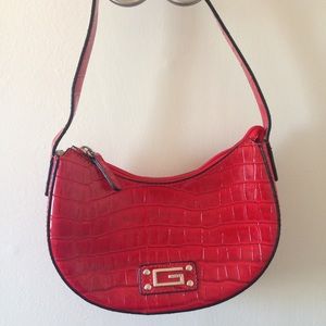 🆕 Daring Red Guess Purse 👜❤️