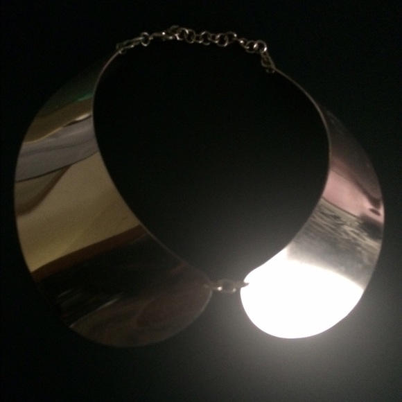 Gold collar