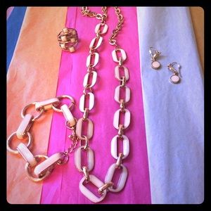 🎁🎁GIFTED 🎁🎁gold sophisticated  fun jewelry set