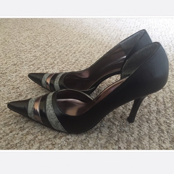 Black pumps