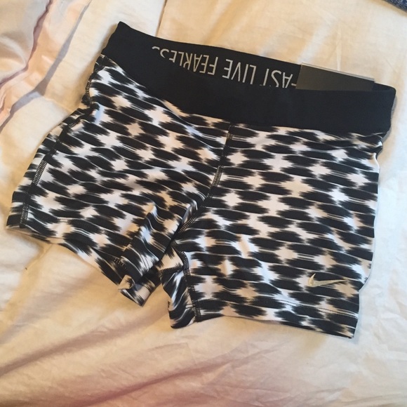 nike relay tight fit
