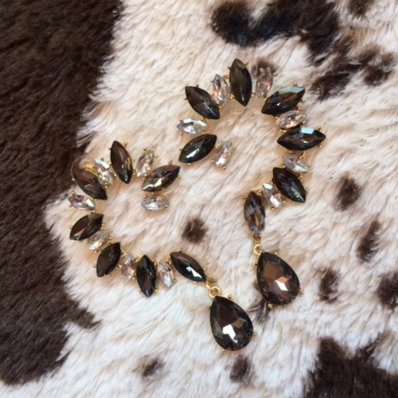 Luxurious Zara - Picture 1 of 2