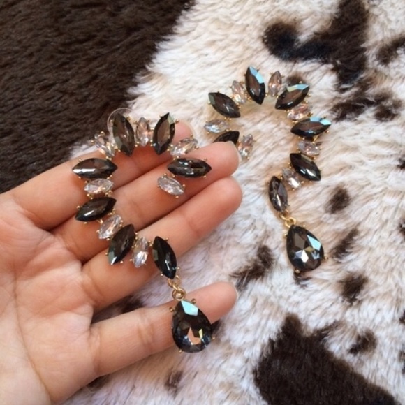 Luxurious Zara - Picture 2 of 2