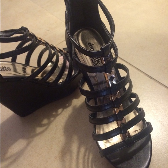 Black wedges